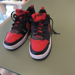 NIKE Trainers like new. Size 6