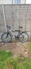 hello this is a Raleigh Resonator Pro aluminium mountain/hybrid bike, with front suspension, 26" wheels and likely 21 gears  fair condition fully working order.  price to sell 60 euro fixed price collection only.