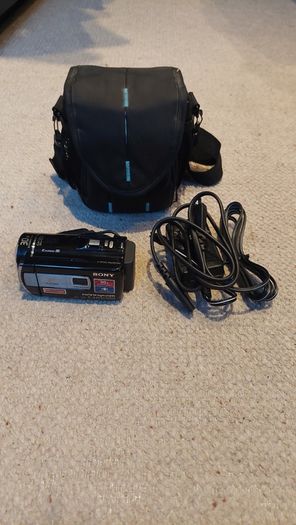 Sony Handycam HDR-PJ200E Camcorder Video Camera