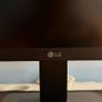 LG monitor Image 2
