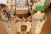 Pintoy wooden medieval castle with knights
