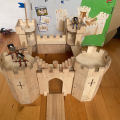 Pintoy wooden medieval castle with knights