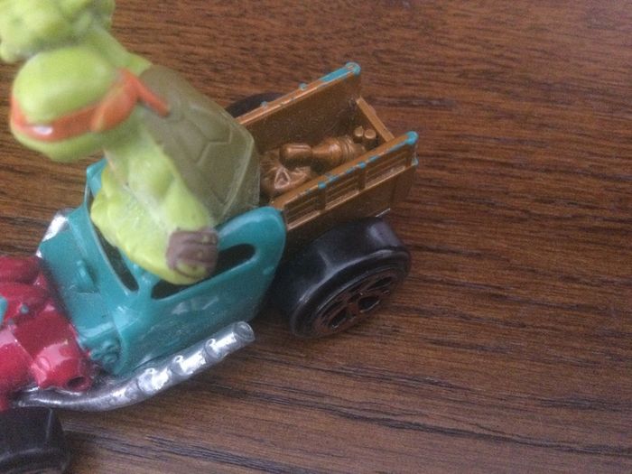 TMNT Michelangelo in Die Cast Car 2014