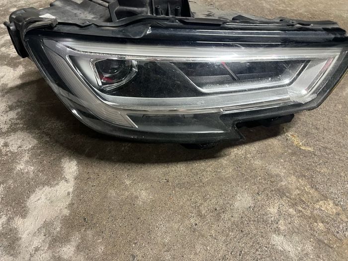 Audi a3 2018  right headlight original