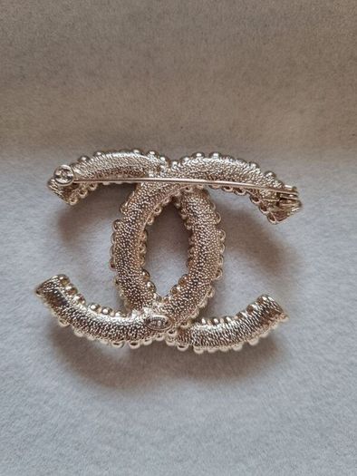 brooch