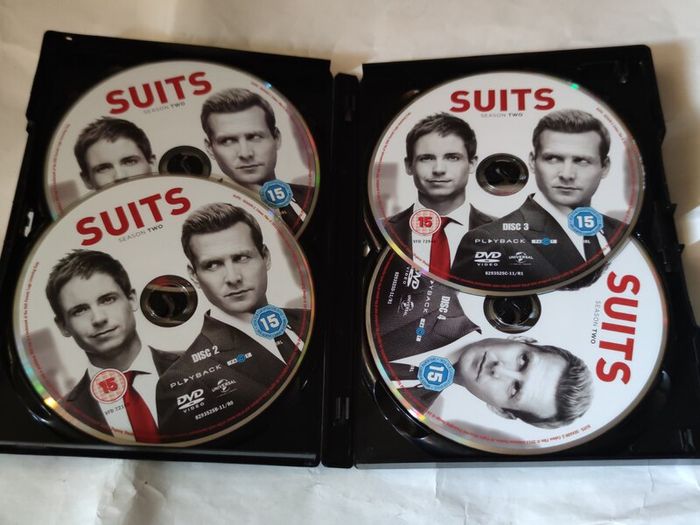 Suits Complete Season Two Dvd Boxset