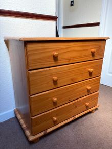 chest of drawers