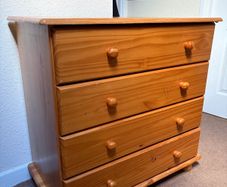 chest of drawers