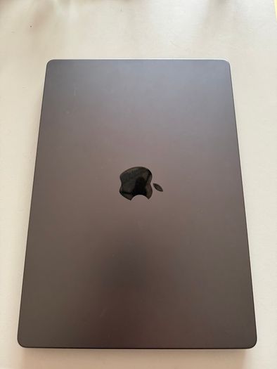 MacBook Pro Apple M4 Chip with 10 Core CPU and 10 Core GPU