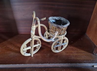 Wicker basket pot holder