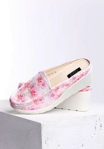 Retro Style Slip On Shoes size 6