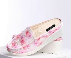 Retro Style Slip On Shoes size 6