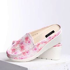 Retro Style Slip On Shoes size 6