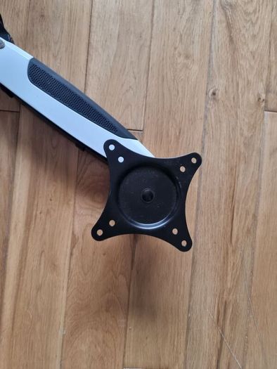 Triple monitor arm