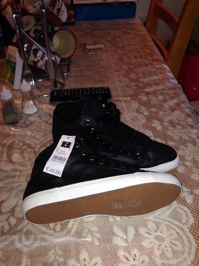For sale size 5 high top boot runners
