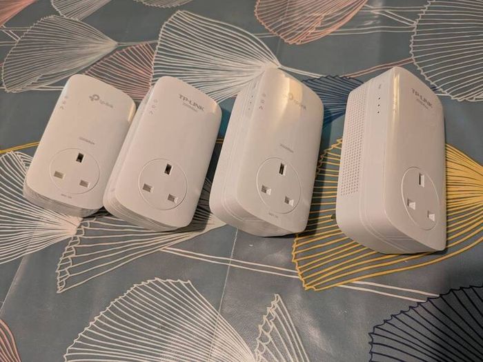 4x TP-Link AV2000 Gigabit Passthrough Powerline Adapters (TL-PA9020P) - 2 Kits