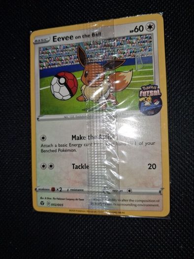 Pokemon Card : Eevee on the ball 002