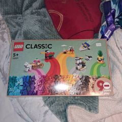 Lego 11021 90 years of play classic brick box