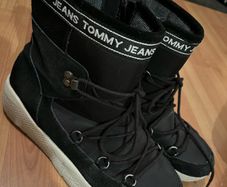 Tommy Hilfiger black winter snow boots