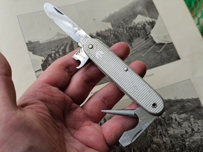 Vintage Elsener Schwyz Victoria 69 Original Swiss Army Issued Soldier Knife Discontinued Collectable Militaria