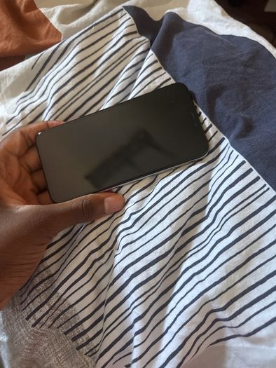 iPhone XS 256gb activation lock