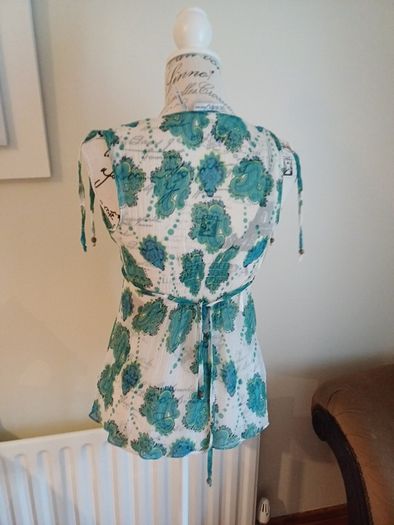 Size 8-10 Guess Chiffon Top