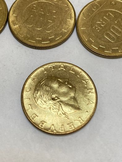 Italian 200 lire Year 1977 First year of issuance