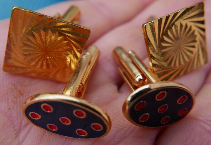 Vintage two pairs of Cufflinks