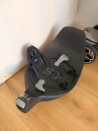 Cybex Cloud T i-Size with isofix car seat