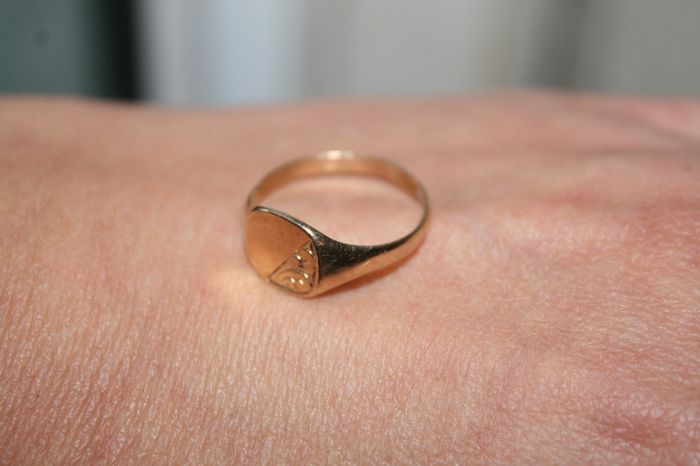 9ct Oval Signet Ring Yellow Gold Mens Ring 375 - 1,6g