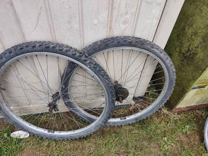 26"f front& rear wheels need tires!