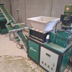 Cable shredder conveyor and granulator