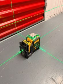 Dewalt 3 way self levelling Green Laser with Battery and case