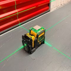 Dewalt 3 way self levelling Green Laser with Battery and case