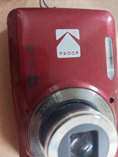 KODAK PIXPRO Digital Camera, Model FZ55, 16 megapixel, 5 x Zoom, in very good condition, but issue with Lens not retracting when turned off