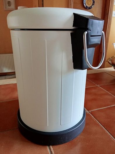 Brand New Pedal Bin