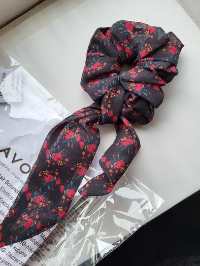 AVON Scrunchie with tail, black in red flowers,  NEW