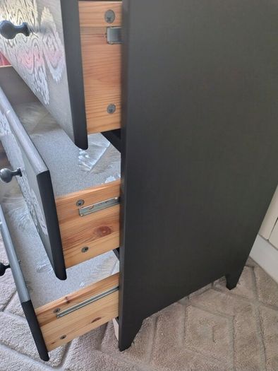 Chest of drawers