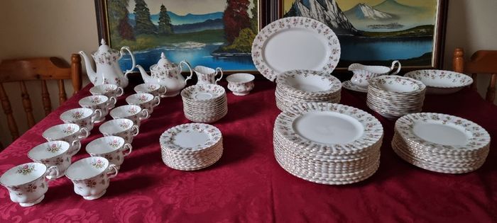 92 Pc. Royal Albert Winsome Bone China Gold Gilt Dinner, Coffee And Tea Service / Set For 12 Person Setting Made In England