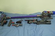 Dyson V8