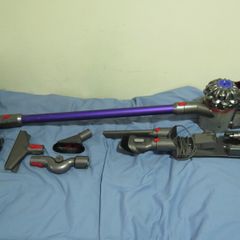 Dyson V8