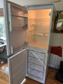 Whirlpool 50/50 Integrated Fridge Freezer