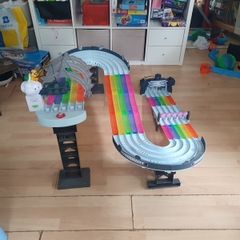 Hot Wheels Mario Kart Rainbow Road Raceway,