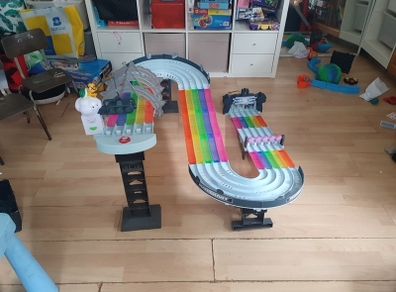 Hot Wheels Mario Kart Rainbow Road Raceway,
