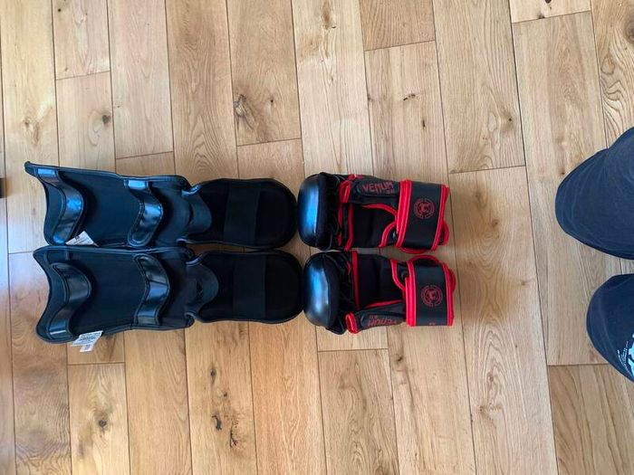 MMA gloves and shin guards. Size M