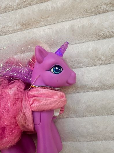 My Little Pony Lily Lightly Unicorn Light Up With Dress Damaged Dirty Lash approx. 12 cm. Used Please see photos