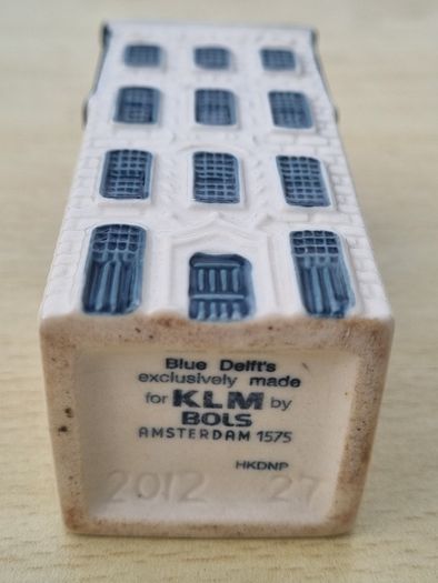 Collector's miniature house no. 27 from the KLM Delft Blue series