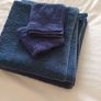 2 x bath towels. 2 x facecloths. Navy. Cotton. Image 7