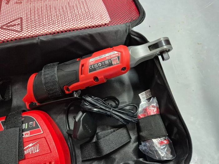 Milwaukee M12 Fuel 3/8' Ratchet Kit