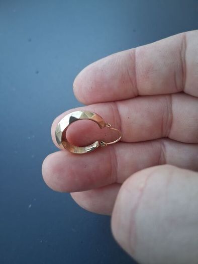 9k Gold hooped Earrings(1.9 grams)